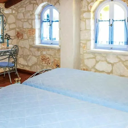Niovi Villa *